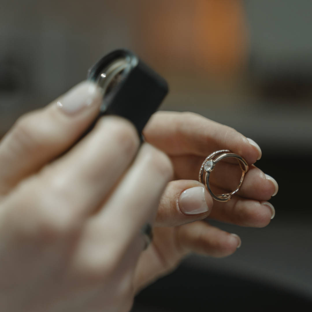 La lente serve a riconoscere oro vero da oro falso